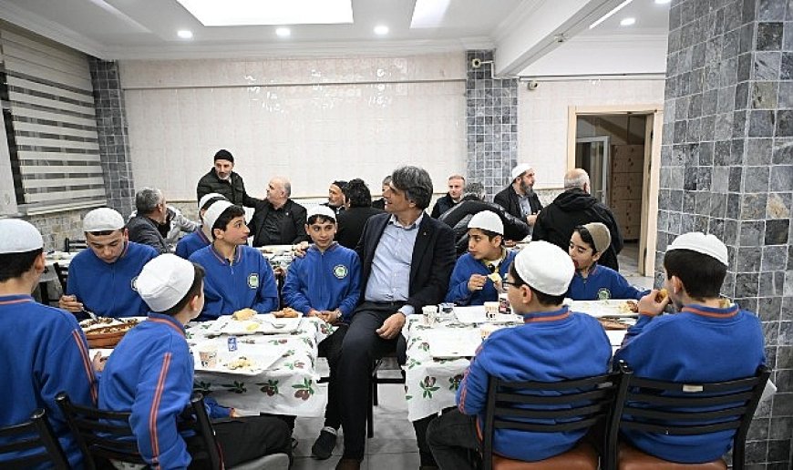 Başkan Kocaman, Kur’an Kursu Öğrencileriyle İftar Yaptı