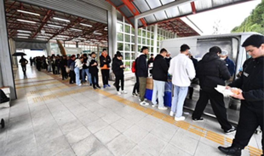İzmir’de öğrencilerin yanında Büyükşehir var