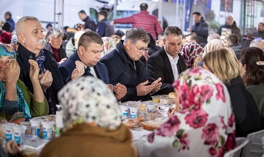 Başkan Tugay, Bayındırlılarla aynı sofrada buluştu “Gerçek zenginlik bir arada olabilmek”