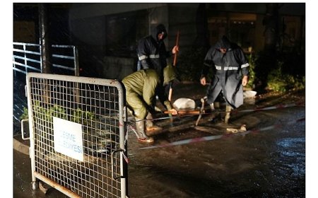 Çeşme’de şiddetli yağışa karşı kesintisiz mücadele