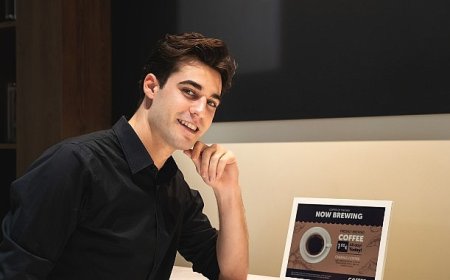 Samsung Biyo-Reçine ile üretilen   ilk 13 inç’lik Renkli E-paper ekranını tanıttı