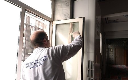 Maltepe’de İbadethaneler düzenli temizleniyor