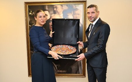 Efes Selçuk Belediyesi’ne Hayvan Ambulansı Bağışı