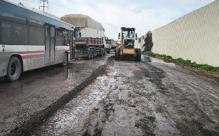 Büyükşehir, aşırı yağış sonrası kapanan yolları bir bir açıyor