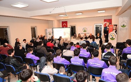 Osmangazi Belediyesi’nden Sporcu Ailelerine Yol Gösteren Panel