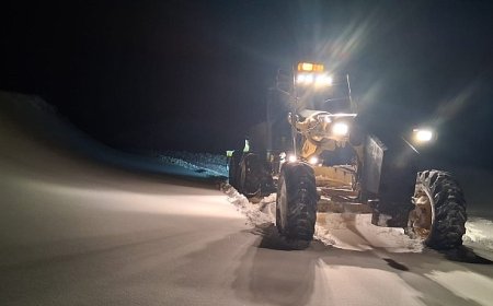 Antalya Büyükşehir Belediyesi ekipleri yağışın izlerini siliyor