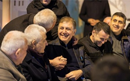 Başkan Tugay Kemalpaşalılarla sahur sofrasında buluştu