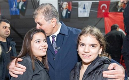 Başkan Tugay binlerce Bucalıyla ramazan sofrasında buluştu