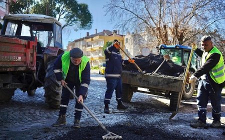 Ayvalık’ta Yol Bakım ve Onarım Çalışmaları Sürüyor