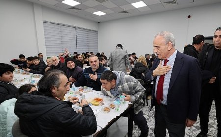 Küçükçekmeceliler, İftar Sofralarında Bereketi Paylaşıyor