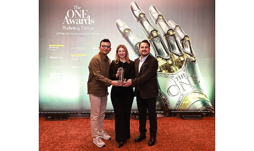 The ONE Awards’ta üst üste 5’inci kez “Yılın İtibarlısı” seçilerek “Büyük Ödül” ile onurlandırıldı
