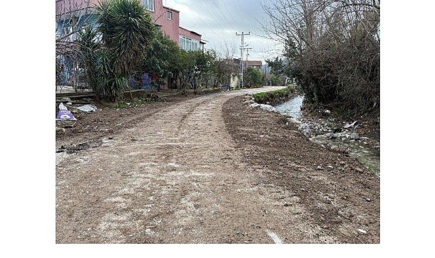 Şiddetli yağış nedeniyle çöken yol onarıldı