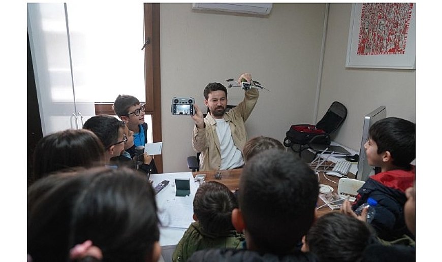 Seferihisar’da miniklerden anlamlı ziyaret: Başkan Yetişkin öğrencilerle buluştu