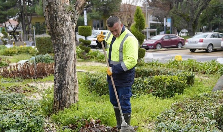 Burhaniye’de Park ve Yeşil Alanlar Yenileniyor