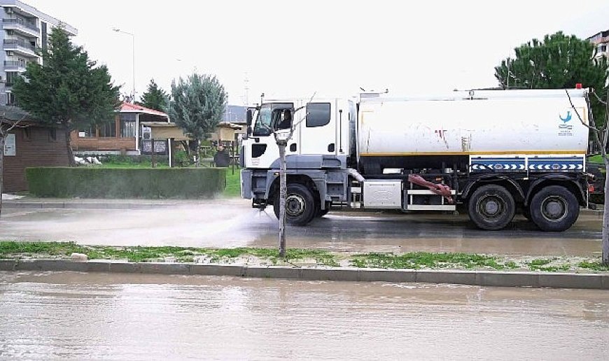 Aliağa Belediyesi Yağmur Sonrası Sahada