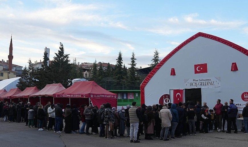 Keçiören Belediyesi Her Gün Binlerce Kişiyi İftar Sofrasında Buluşturuyor