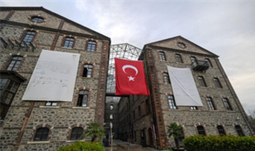 Meslek Fabrikası’na Ata’nın imzaladığı belgenin görselleri asıldı