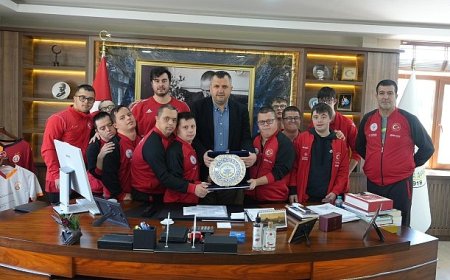 Başkan Taşyasan Down Sendromlular Basketbol Milli Takımı’nı ağırladı