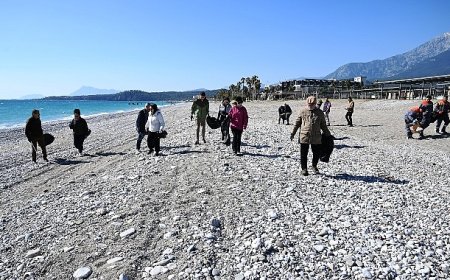 Kemer’de sahil temizliği