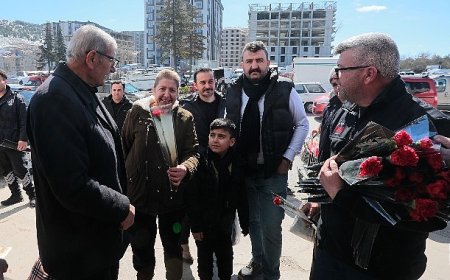 Nevşehir Belediyesi, Kadınlar Günü'nde 5 bin çiçek dağıttı