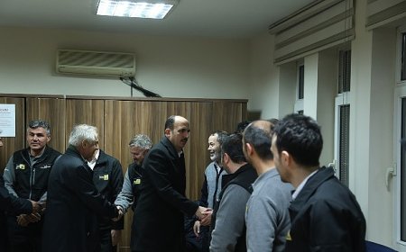 Başkan Altay İftardan Sonra Gece Mesaisindeki Büyükşehir Personelini Ziyaret Etti