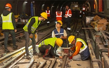 Bornova’da metro hattında raylar yenileniyor