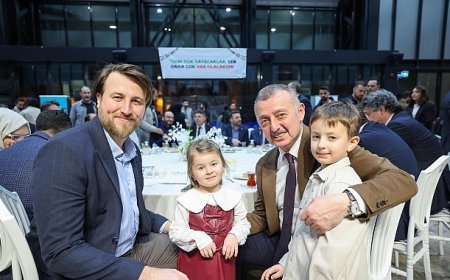 Büyükakın, TÜGVA iftarında gençlerle bir araya geldi