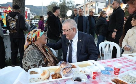 Edremit Belediyesi iftar sofraları Altınoluk’ta kuruldu