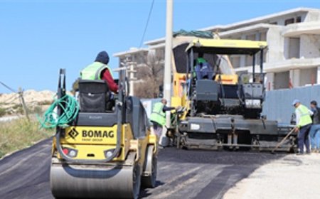 Çeşme’nin yolları yaza hazırlanıyor