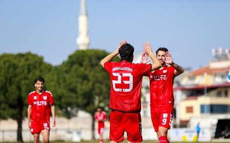 Zirvenin Tek Sahibi Burhaniye Belediyespor