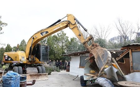 Nilüfer’de kaçak barakalar yıkıldı