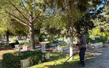 Ayvalık’ta Mezarlıklar Bayram Ziyaretlerine Hazırlandı...