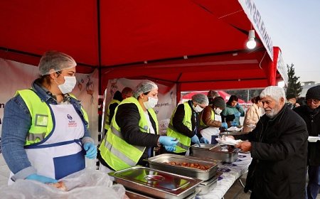 Didim Belediyesi, Didimlileri Cumhuriyet Kent Meydanı’nda Kurulan İftar Sofrasında Buluşturdu