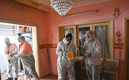 Karabağlar’ da Çöp Ev Tamamen Temizlendi