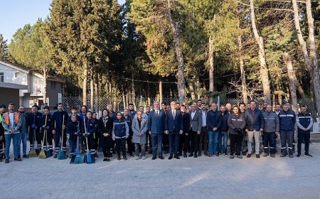 Gaziemir’in mezarlıklarında bayram temizliği