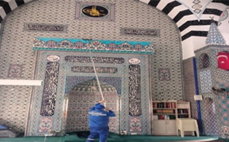 İzmir’in camilerinde bayram temizliği