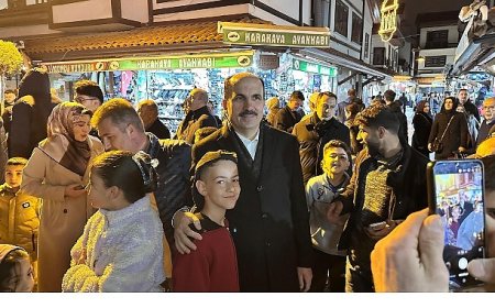 Başkan Altay Ramazanın Son Teravih Namazı Sonrası Esnafla ve Vatandaşla Buluştu