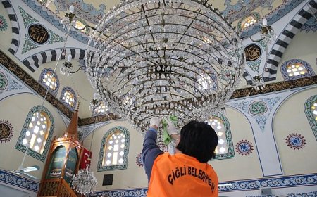Çiğli’de Bayram Öncesi Cami Ve Mezarlıklarda Kapsamlı Temizlik