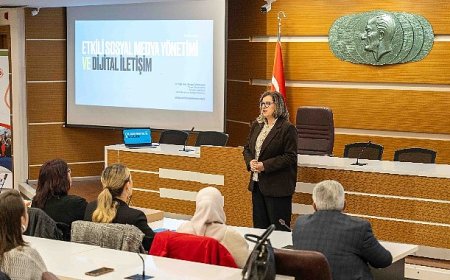 Bornova’da muhtarlar için Dijital Dönüşüm Eğitimi