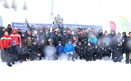 Osmangazi’den Uludağ’da Nefes Kesen Kar Voleybolu Şölen