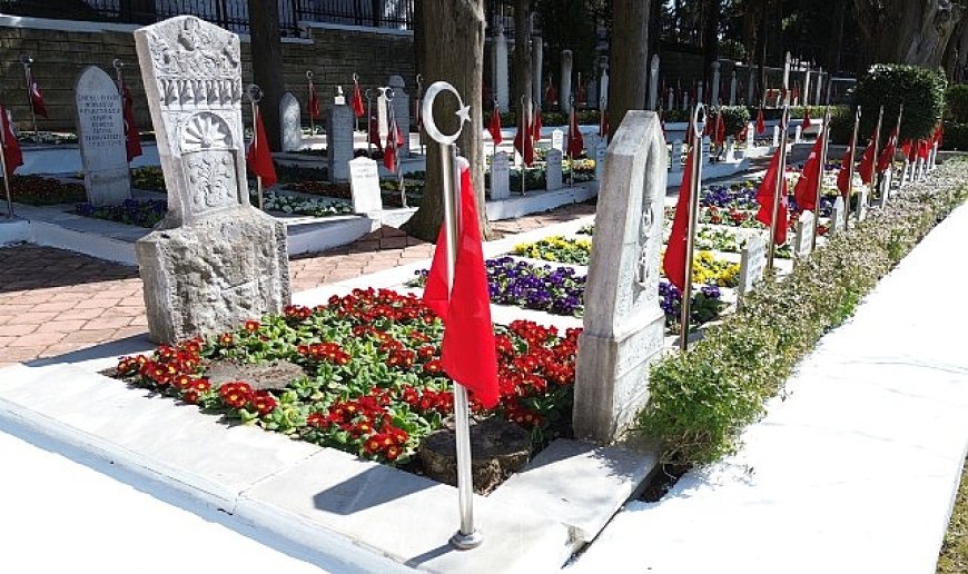 Büyükşehir’den şehitliklerde titiz çalışma