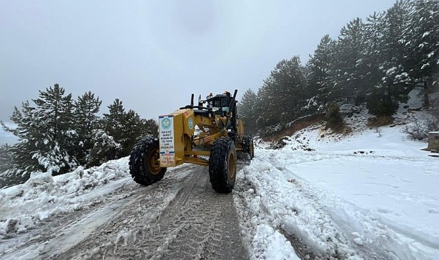 Manisa Büyükşehir Belediyesinden Spil Dağı’nda Kar Mesaisi