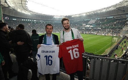 Bursaspor Tribünlerinde Kardeşlik ve Coşku Bir Arada