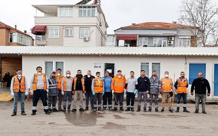 Büyükşehir toplu ulaşım araçlarını titizlikle temizliyor