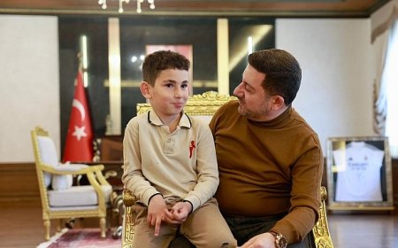 Rasim Başkan, Minik Hayranını Belediyede Ağırladı