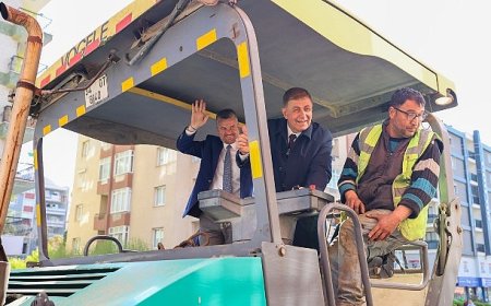 Buca’da asfalt seferberliği: Başkan Tugay ve Başkan Duman sahada!