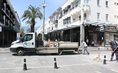 Büyükşehir ekiplerinden Kemer Liman Caddesi’nde çalışma