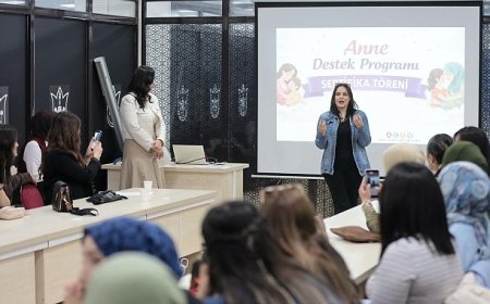 Anne Destek Programı mezunları sertifikalarını Başkan Mutlu’dan aldı