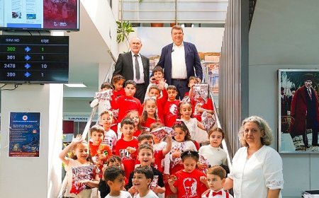 Seferihisar’da 23 Nisan coşkusu: Başkanlık koltuğu çocuklara emanet