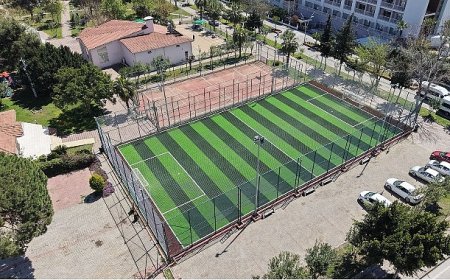 Göynük halı sahası yenilendi